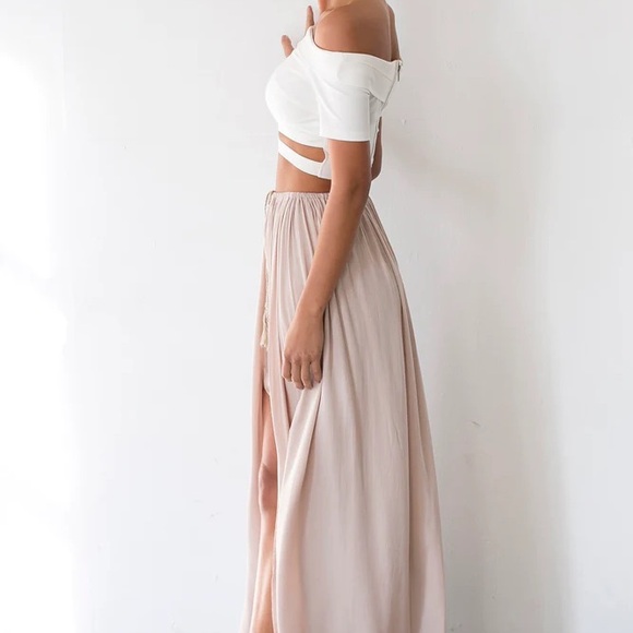 Hello Molly Elegant White Top - Picture 5 of 5